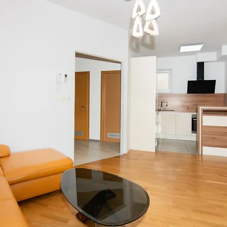 Apartma Gms With Sea View