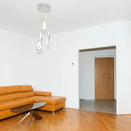 Gms With Sea View Apartment