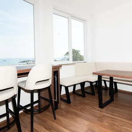 Gms With Sea View Apartment *