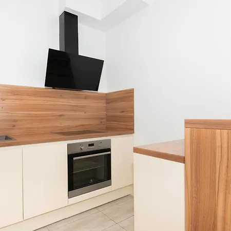 Gms With Sea View Apartma