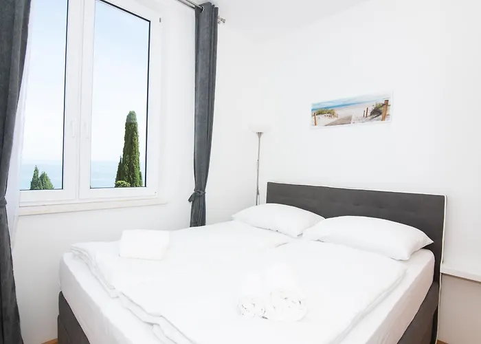 Gms With Sea View Daire